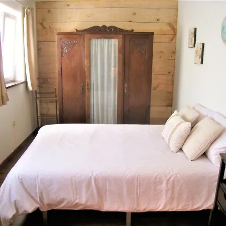 Holiday home Os Carris